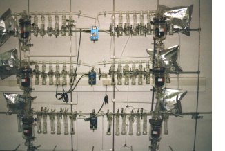 6 Reaktorlinien f�r Untersuchungen zur Dauerbest�ndigkeit eines organisch modifizierten Dichtungsmaterials