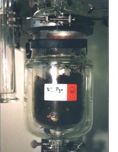 Kleinreaktor, gefllt mit PAK-Boden und mit Pilz/Stroh-Substrat